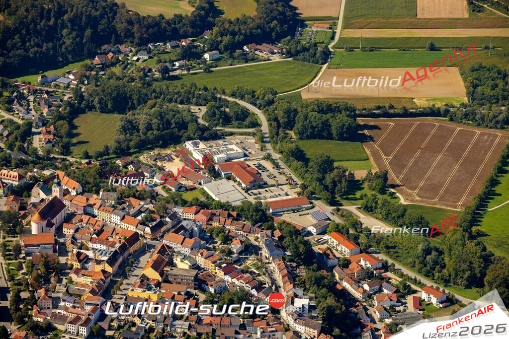 Das Luftbild zeigt : Zanklau Landau an der Isar - Die Luftaufnahme wurde 2023 vom UL-Flugzeug aus erstellt ( keine Drohne ) - Hochauflösende Luftaufnahme - Für grossformatige Ausdrucke geeignet. Die Geschenkidee !Mit Lizenz und Bildrechte bestellbar
