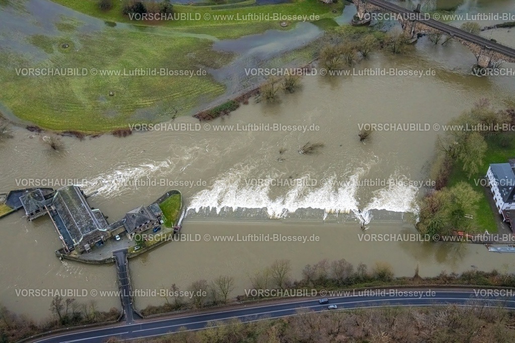 Witten231201937Ruhr-topaz | Luftbild, Ruhrhochwasser, Weihnachtshochwasser 2023, Fluss Ruhr tritt nach starken Regenfällen über die Ufer, Überschwemmungsgebiet am Laufwasserkraftwerk Hohenstein, Bäume im Wasser, Witten, Ruhrgebiet, Nordrhein-Westfalen, Deutschland