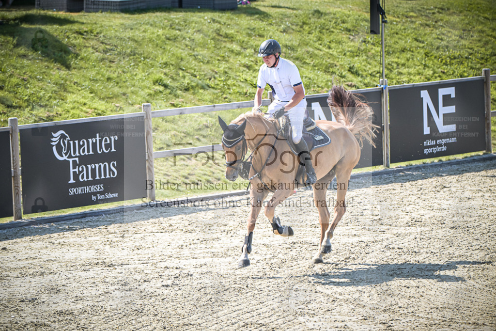 DOS_2204 | Entdecke hochwertige Reitturnierfotos von Foto Oger. Professionell, emotional und authentisch – jetzt Lieblingsmomente im Shop bestellen. - Realisiert mit Pictrs.com