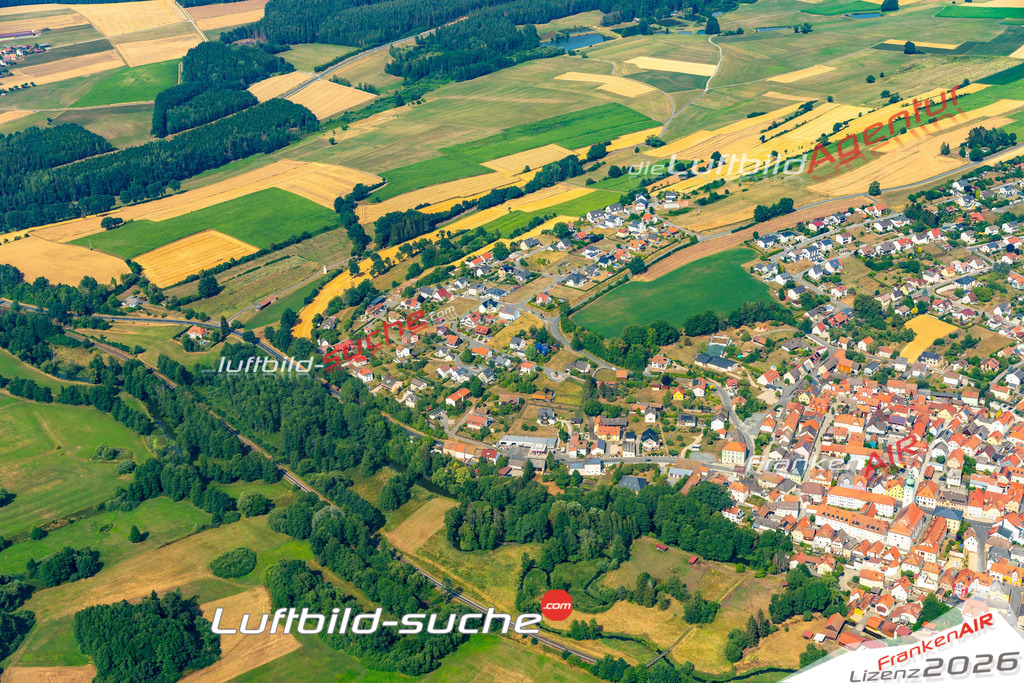 Das Luftbild der Stadt Pressath wurde 2022 vom Flugzeug heraus erstellt (keine Drohnen-Aufnahmen) Aufnahmehöhe ca.450 Meter- hohe Bildauflösung und Druck-Qualität. Garantiert!