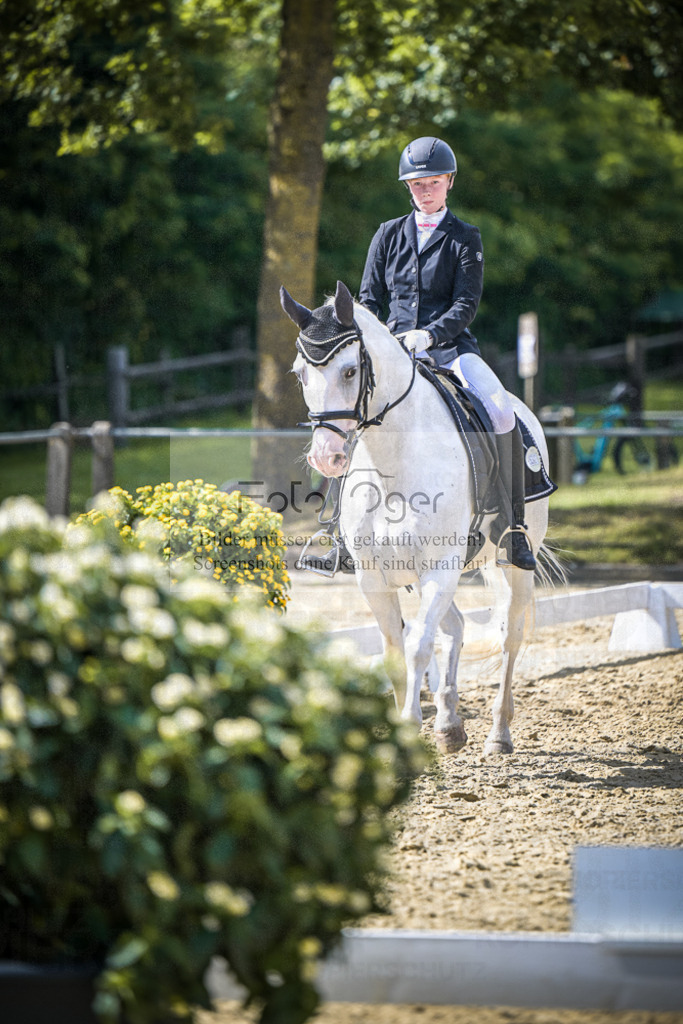 DOS_7791 | Entdecke hochwertige Reitturnierfotos von Foto Oger. Professionell, emotional und authentisch – jetzt Lieblingsmomente im Shop bestellen.Deutschlandweite Turnierfotografie. - Realisiert mit Pictrs.com