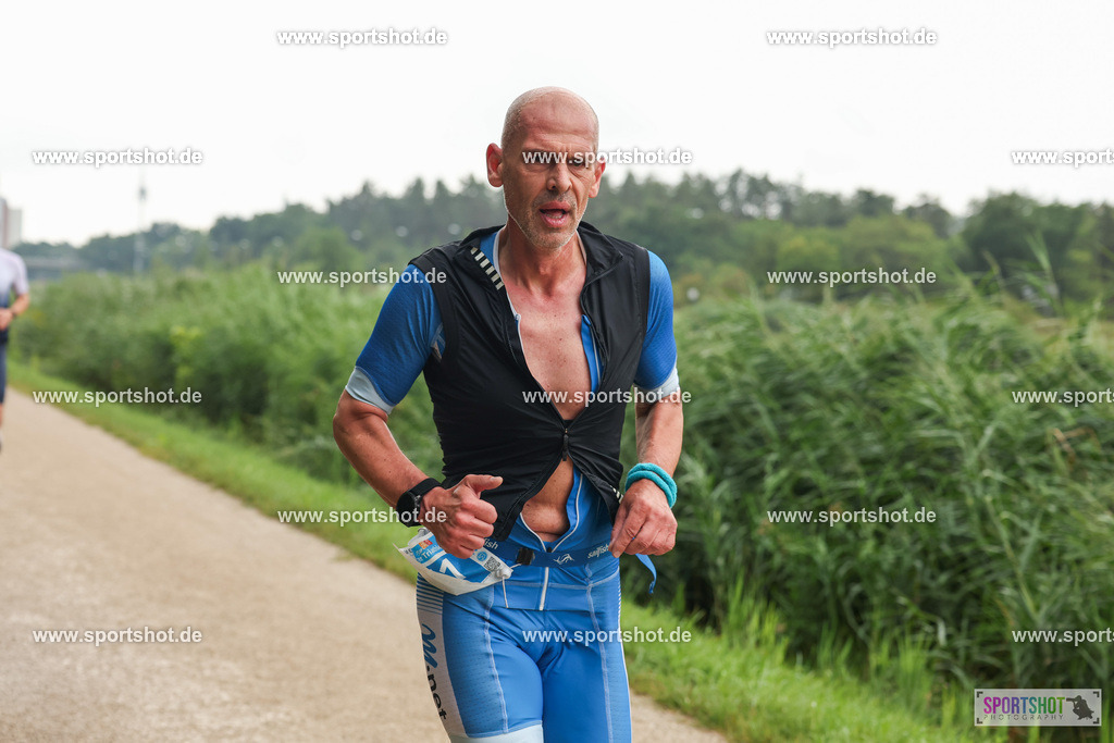 LUR_1826 | 34. M-net Erlanger Triathlon 2025 #erlangertriathlon  #mnettriathlon2025 #mnettriathlon #team #olympischedistanz #mitteldistanz #triathlon #maindonaukanal  #erlangertriathlon2025 #yourpictrs #tv1848 #tv1848erlangen  #triathlonbayern #sportinerlangen #demsportverbunden #sportshot_your_pictrs Copyright: www.sportshot.de