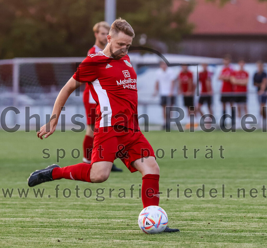 2023-07-20_019_FC_Finsing_gegen_TSV_Wartenberg | Finsing, Deutschland, 20.07.2023:
Fußball, Kreisliga 2023 / 2024, Testspiel, FC Finsing gegen TSV Wartenberg, Endergebnis: 1:0

Maximilian Kronseder (TSV Wartenberg, #6)

Foto: Christian Riedel / fotografie-riedel.net