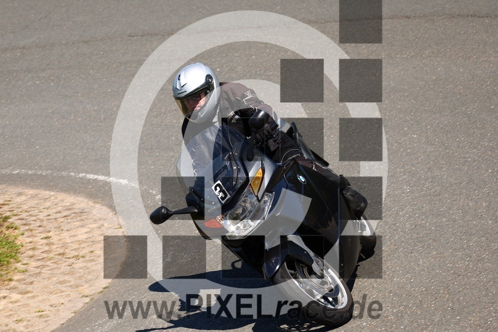 0033-20250512_01289 | Schöne Erinnerungen an spannende Momente - das festzuhalten ist unser Job. PIXELrace.de ist seit 2003 auf den Rennstrecken Europas unterwegs um die Action draußen beim Fahren und die wunderbare Stimmung imm Fahrerlager für euch einzufangen.