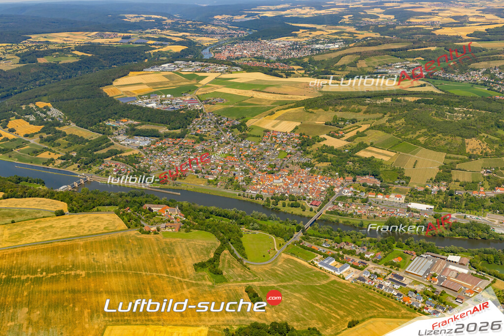 Das Luftbild zeigt : Lengfurt Triefenstein - Die Luftaufnahme wurde 2023 vom UL-Flugzeug aus erstellt ( keine Drohne ) - Hochauflösende Luftaufnahme - Für grossformatige Ausdrucke geeignet. Die Geschenkidee !Mit Lizenz und Bildrechte bestellbar