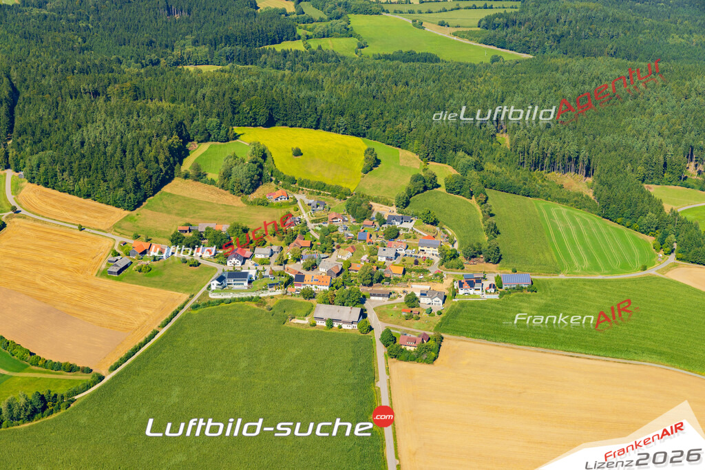 Luftaufnahme Kagern Tiefenbach - Die Luftaufnahme wurde 2025 vom UL-Flugzeug heraus erstellt ( keine Drohne ) - Hochauflösende Luftaufnahme - für professionelle Ausdrucke geeignet. Die Geschenkidee !Mit Lizenz und Bildrechte bestellbar