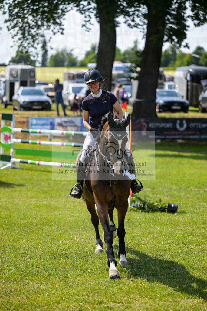 Reitturnier Voxtrup | Entdecke hochwertige Reitturnierfotos von Foto Oger. Professionell, emotional und authentisch – jetzt Lieblingsmomente im Shop bestellen.Deutschlandweite Turnierfotografie. - Realisiert mit Pictrs.com