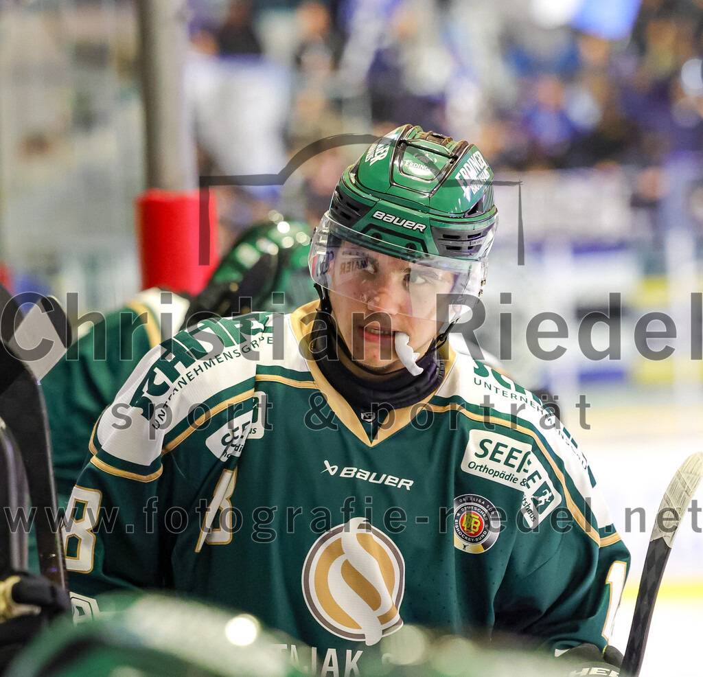 2025-09-26_031_TSV_Erding_gegen_SC_Riessersee | Erding, Deutschland, 26.09.2025:Eishockey, Oberliga Süd 2025 / 2026, 3. Spieltag, TSV Erding gegen SC Riessersee, Endergebnis: 3:5Luis Scheibengraber (Erding Gladiators, #18)Foto: Christian Riedel / fotografie-riedel.net