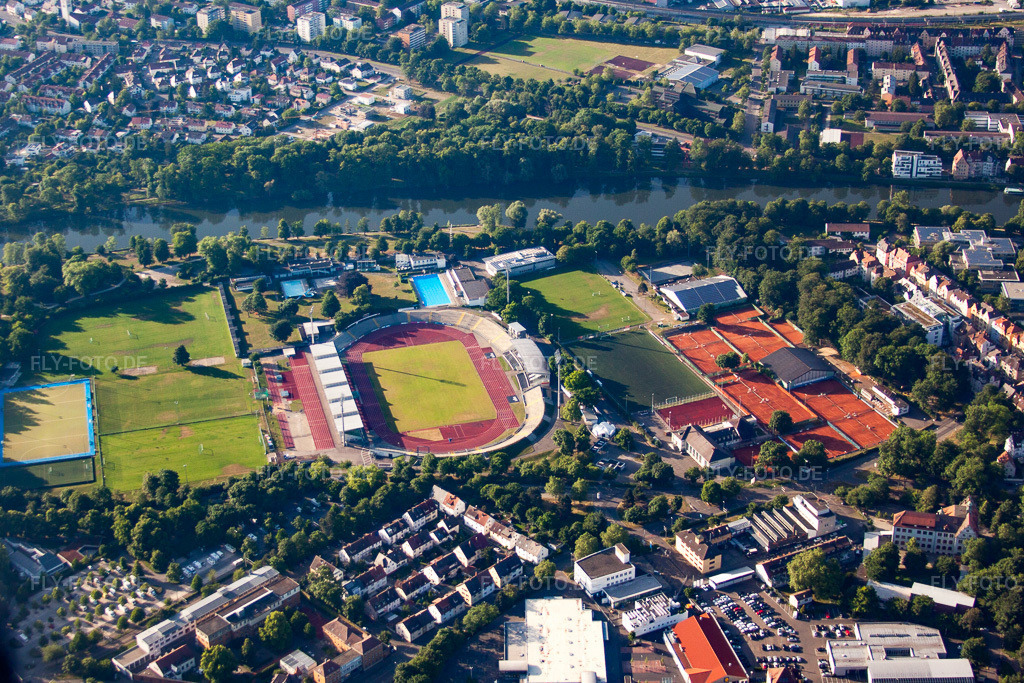 Luftbild: Donaustadion im Ortsteil Oststadt in Ulm im Bundesland Baden-Württemberg in Deutschland.Foto: IMG_67230.jpg vom 08.06.2014 durch Werner Riehm/FLY-FOTO.deAuflösung des Originals: 4318 x 2878 px