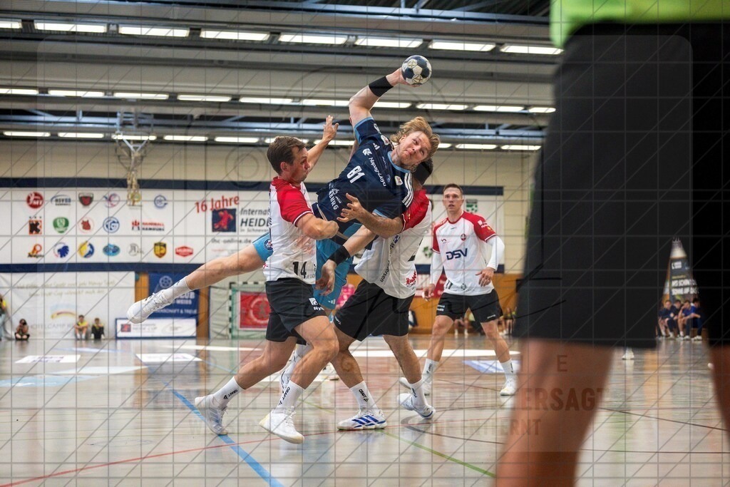 IHC 2026 - Handball-Club Hamburg vs. HØJ Elite | Martin Hovde (Handball-Club Hamburg #81), Hampus Wanne (HØJ Elite #14); IHC 2026 - Handball-Club Hamburg vs. HØJ Elite am 07.08.26 in Sporthalle KGS, Schneverdingen - Realisiert mit Pictrs.com