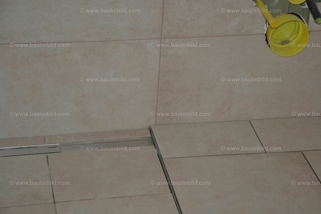 bib-lg21-fliesenlegerarbeiten-0074 | Nach LV-Leistungsgruppen sortierte Detailfotos über den Bau eines Hauses. Alle Hausbau-Bilder direkt vom Urheber und Autor der Website Haus-Selber-Bauen.com
