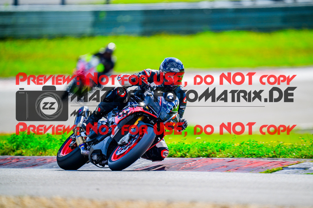 MaZZes_FotoMatrix_240911_6007705_8790 | GELB