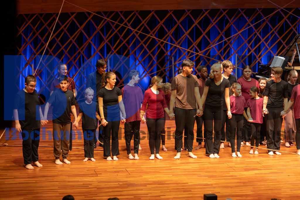 SES_ZWIBOC20250204-52 | bond - Realisiert mit Pictrs.com