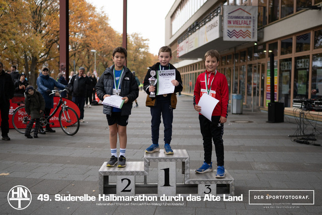 Süderelbe Halbmarathon 2025 I 09.11.2025 I Fotograf_DerSportfotograf.I 00243 | Der Sportfotograf. - Realisiert mit Pictrs.com