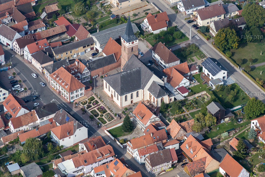 Luftbild: Kirchengebäude am Rhein im Ortsteil Schaidt in Wörth im Bundesland Rheinland-Pfalz in Deutschland. Foto: IMG_084529.jpg vom 03.10.2015 durch Werner Riehm/FLY-FOTO.de