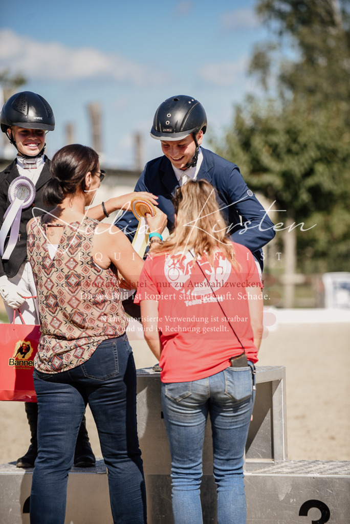 DSC_9830 | Pferde- und Turnierfotografie in Westsachsen. Pferdeportraits, Auftragszeichnungen und intuitive Kunst.