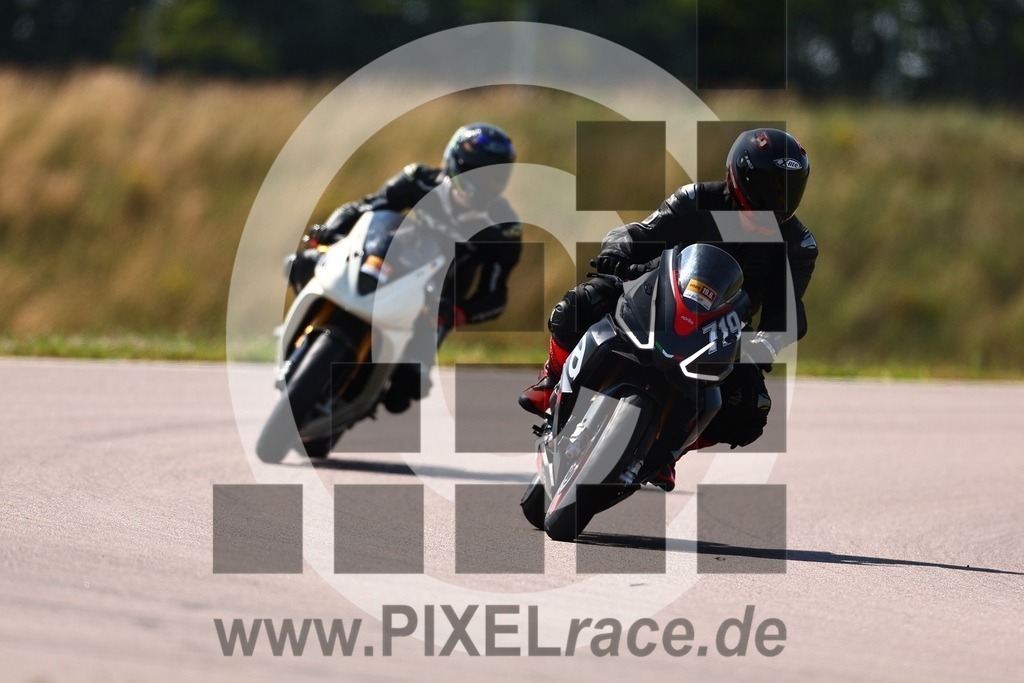 0719-20250619_01742 | Schöne Erinnerungen an spannende Momente - das festzuhalten ist unser Job. PIXELrace.de ist seit 2003 auf den Rennstrecken Europas unterwegs um die Action draußen beim Fahren und die wunderbare Stimmung imm Fahrerlager für euch einzufangen.