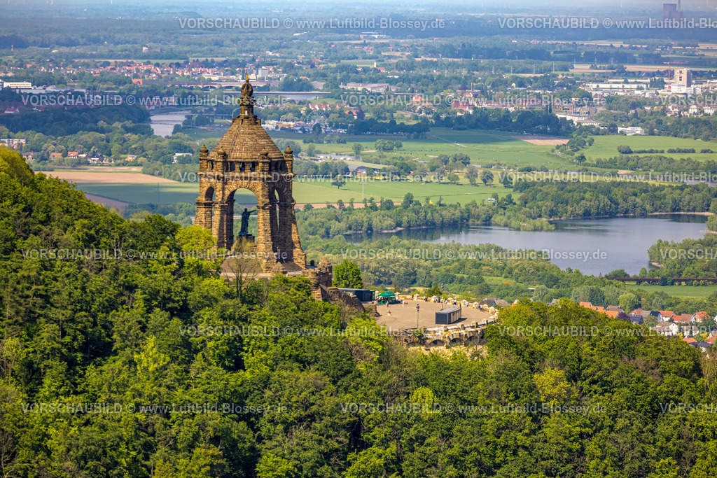 PortaWestfalica240505247Wiehengebirge_Kaiser-Wilhelm-Denkmal | Luftbild, Kaiser-Wilhelm-Denkmal, kulturelles Denkmal, Blick zum Baltussee, Wiehengebirge, Holzhausen, Porta Westfalica, Ostwestfalen, Nordrhein-Westfalen, Deutschland