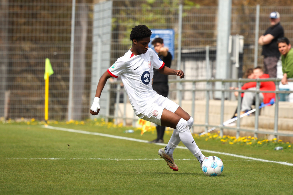 FCHOFK_260418_1924 | 1.FC Heidenheim 1846 vs. Offenbacher Kickers, Fußball, U17, B-Junioren, NWL, U17-DFB-Nachwusliga, 2025/2026, 10. Spieltag, 18.04.2026 in Heidenheim, Walter-Birkhold-Jugendstadion (Foto: Michael Bulling) - Realisiert mit Pictrs.com