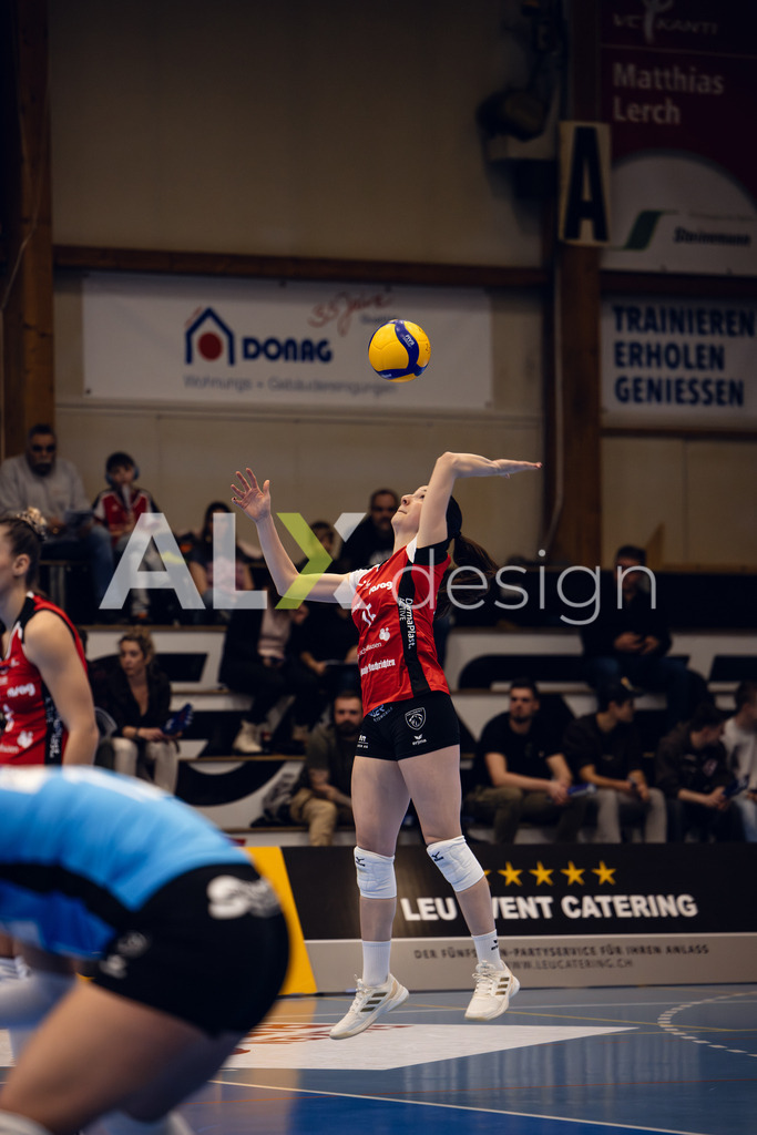 Volleyball I Frauen I Saison 2025-2026 I Volleyball NLA | Women I Round 14 I VC Kanti Schaffhausen - NLZ Volleyball Academy Zürich I 16.01.2026 | VC Kanti Schaffhausen - 15 Alessia Pazin (CH) – Pass / Zuspiel - Realisiert mit Pictrs.com