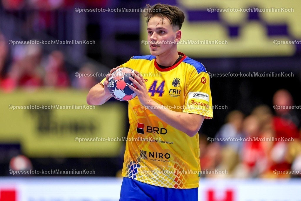 EHF16012601137 | 16.01.2026, Handball, Men's EHF EURO 2026, Portugal - Rumänien, Jyske Bank Boxen in Herning, Dänemark, Preliminary Round:  Daniel Stanciuc (Romania #44) 