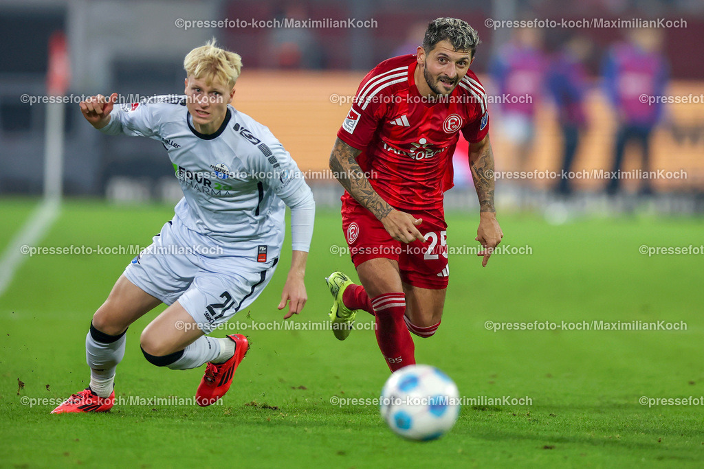 Due09112401062 | 09.11.2024, Fußball, Fortuna Düsseldorf - SC Paderborn 07, 2. Bundesliga, Merkur Spiel-Arena, Saison 2024 2025: Matthias Zimmermann (Fortuna Düsseldorf #25) gegen Anton Bäuerle (Paderborn #21)DFB regulations prohibit any use of photographs as image sequences and or quasi-video.