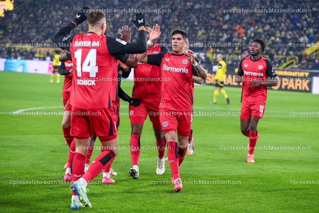 BVB10012501045 | 10.01.2025, Fußball, Borussia Dortmund - Bayer 04 Leverkusen, 1. Fußball Bundesliga, 16. Spieltag, Signal Iduna Park, Saison 2024 2025: Torjubel nach dem Treffer zum 2:0 durch Patrik Schick (Bayer04 Leverkusen #14)DFB regulations prohibit any use of photographs as image sequences and or quasi-video.