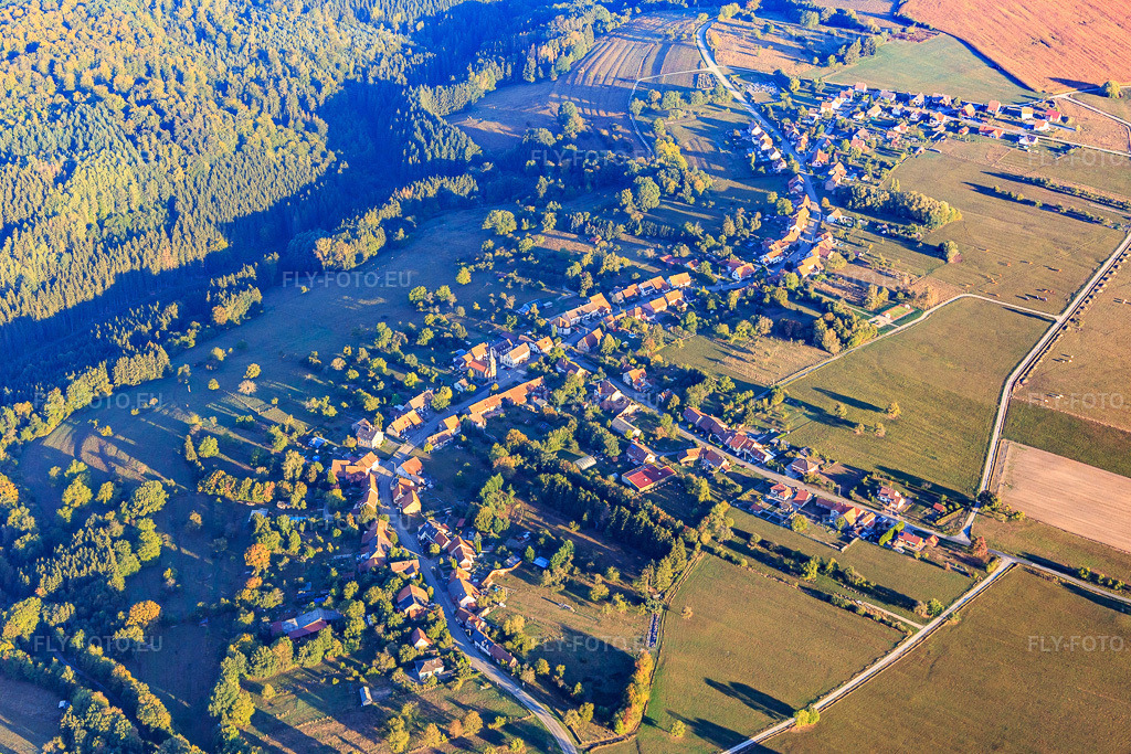 Vue aérienne: Vue de la ville depuis le sud à Struth dans le département Bas Rhin, France – .Photo: IMG_111699.jpg prise le 16/09/2018 par Werner Riehm/FLY-FOTO.eu – Résolution de l'original: 5472 x 3648 px