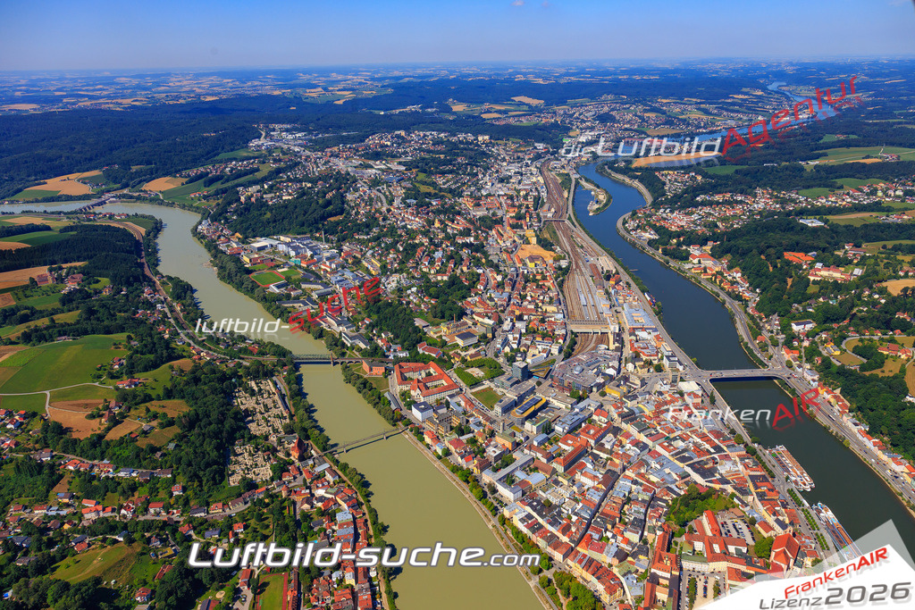 Die Luftaufnahme der Stadt Passau wurde 2017 vom Flugzeug heraus erstellt ( keine Drohne )- hohe Auflösung für beste Qualität