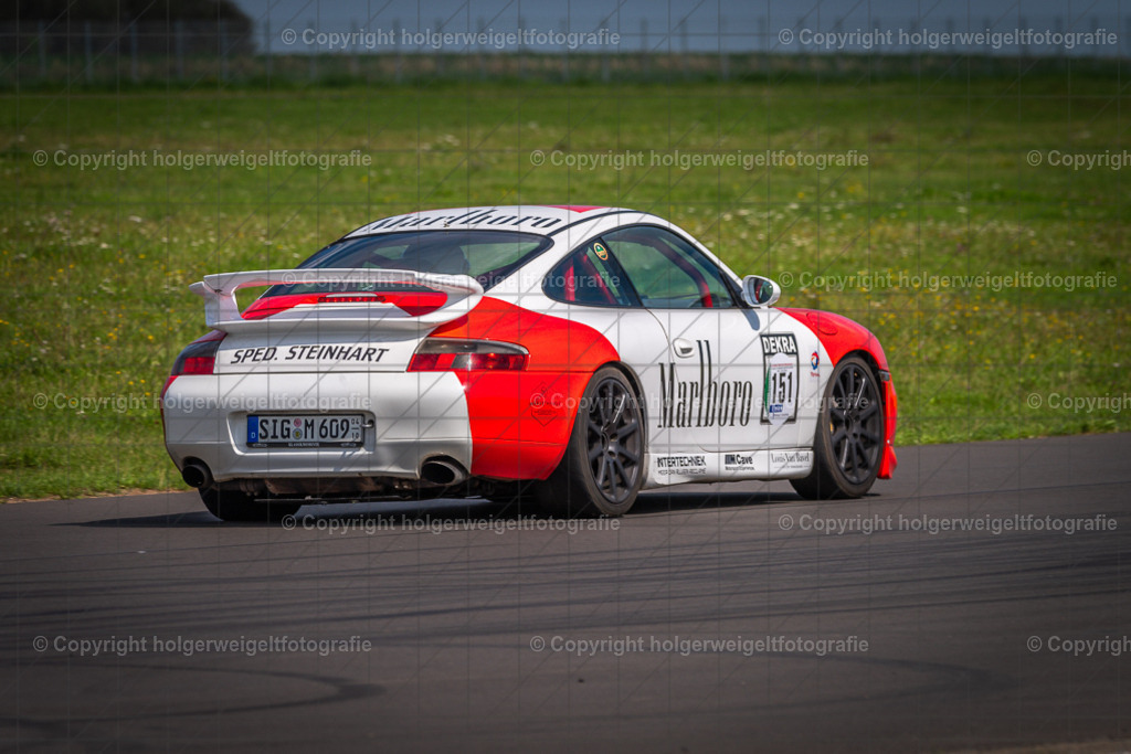 Porsche 911/996 C2 | Foto vom 3. Classic Motor Weekend 18. - 20. August 2023 auf dem Flugplatz in Obermehler - Realisiert mit Pictrs.com