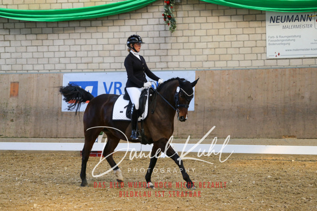 IMG_2577 | Turnierfotos kaufen im Webshop von Daniel Kuhl Photography – entdecke professionelle Reitsportfotos aus Turnieren & Events. Hochwertige Turnierbilder online bestellen & sichern. Jetzt Fotos von Reitsportturnieren kaufen!
