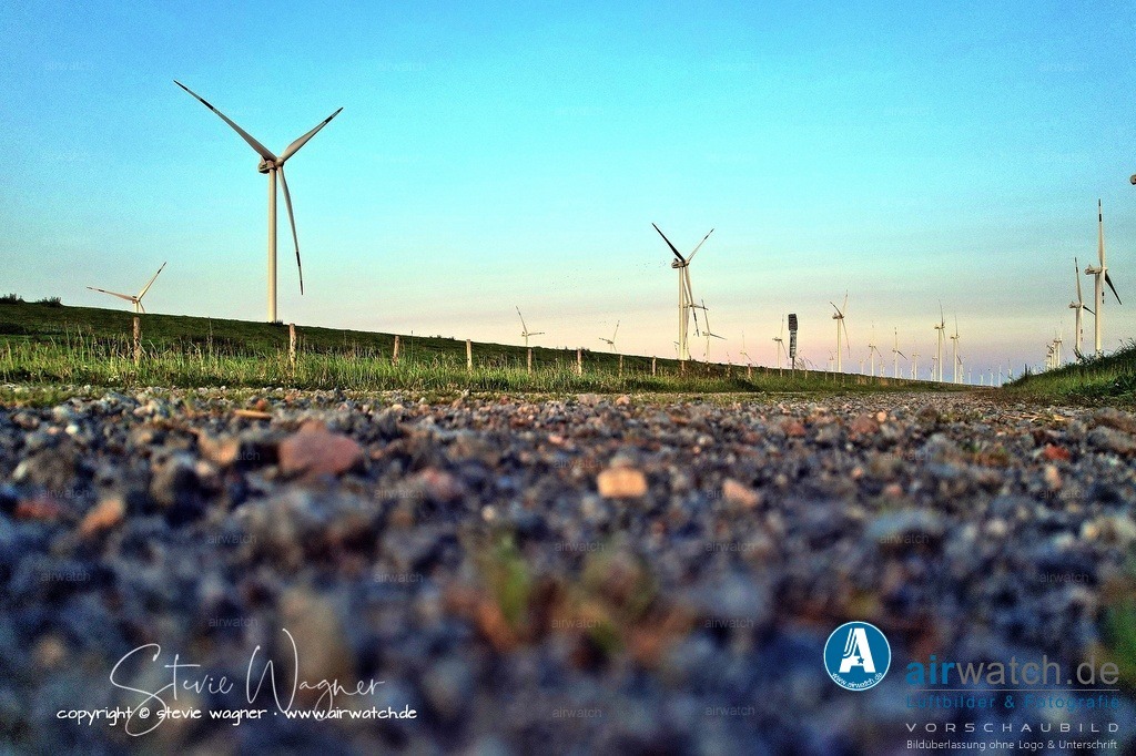 Windpark Gemeinde Reussenkoege in Nordfriesland - Luftbild | Entdecken Sie atemberaubende Luftbilder und Fotografien auf airwatch.de - Tauchen Sie ein in eine Welt voller faszinierender Aufnahmen aus der Vogelperspektive.