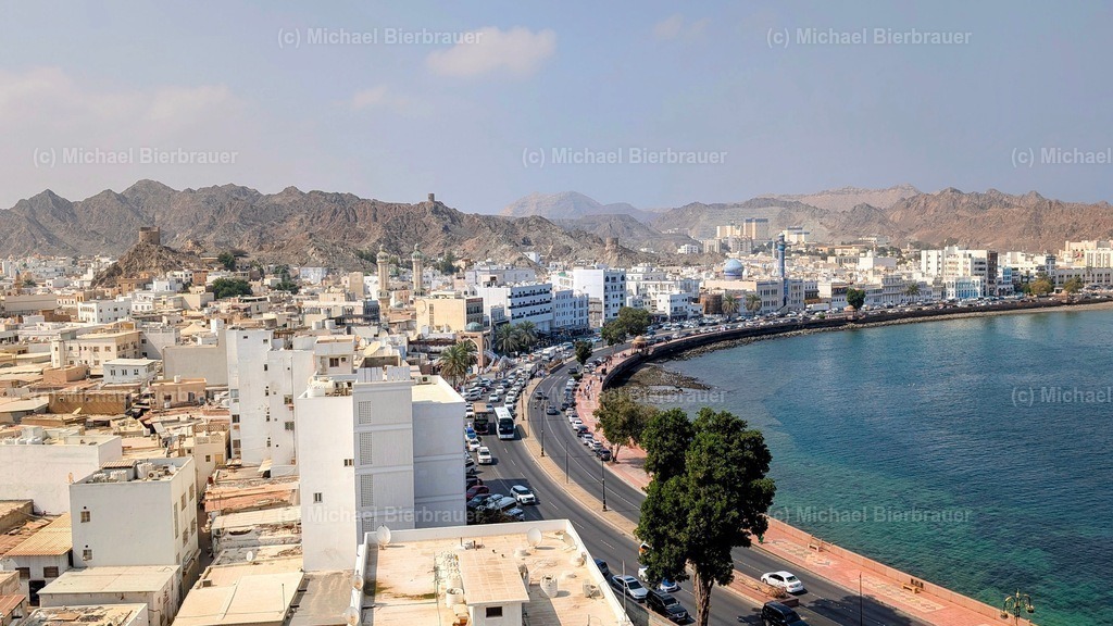 Muskat | Blick auf die Corniche von Mutrah - Realisiert mit Pictrs.com