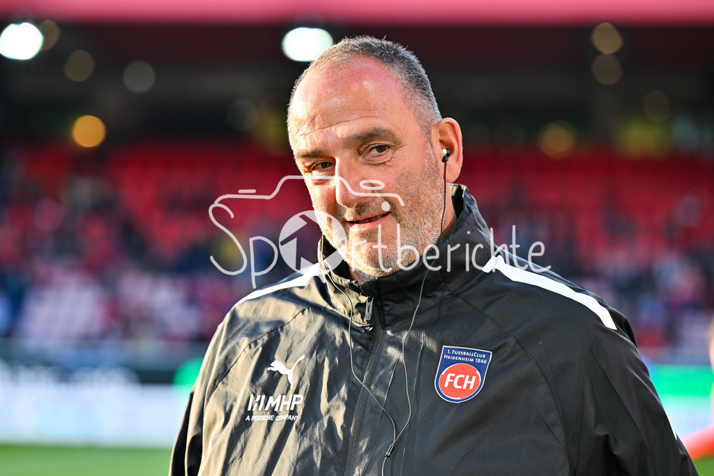 1. FC Heidenheim - SV Elversberg 07 | Im Bild Frank SCHMIDT Trainer 1. FC Heidenheim beim Interview mit SKY / Einzelfoto / Freisteller / Relegation Bundesliga: 1. FC Heidenheim - SV Elversberg 07, Voith-Arena am 22.05.2025 / DFL REGULATIONS PROHIBIT ANY USE OF PHOTOGRAPHS AS IMAGE SEQUENCES AND/OR QUASI-VIDEO / BLD / ZDF