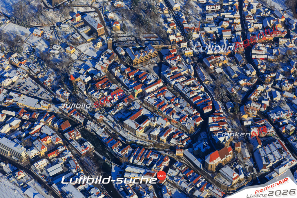 Die Luftaufnahme der Stadt Kronach wurde vom UL-Flugzeug heraus erstellt ( keine Drohne )- hohe Auflösung für beste Qualität