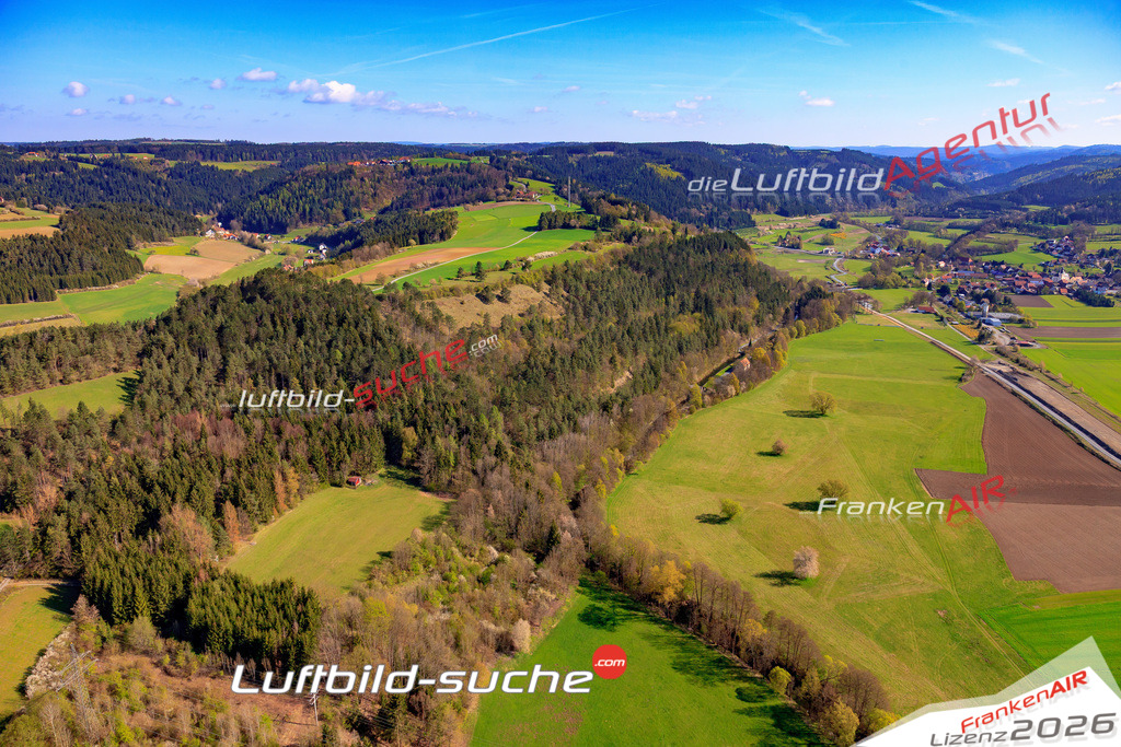 Die Luftaufnahme der Stadt Marktrodach wurde 2017 vom Flugzeug heraus erstellt ( keine Drohne )- hohe Auflösung für beste Qualität