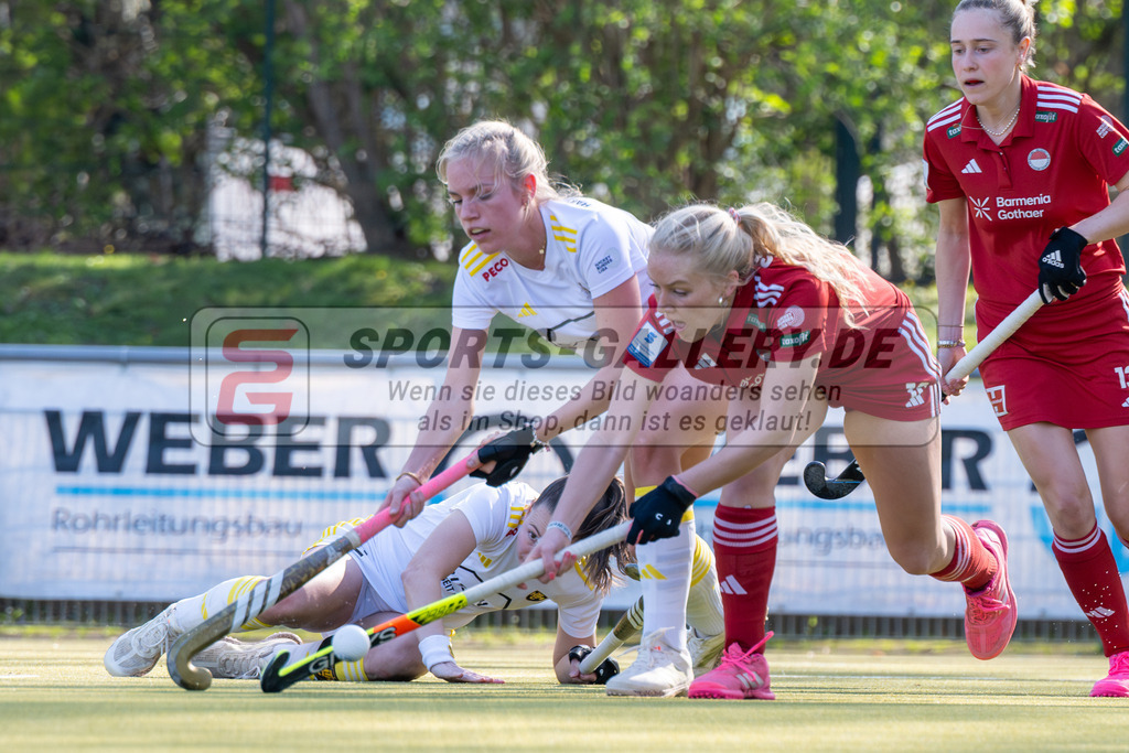 SFE_20260322_0058 | Köln, Deutschland, 22.03.26: Feldhockey 1. Bundesliga Damen zwischen Rot-Weiss Köln - Harvestehuder HTC im REWE Sportpark am 22.03.2026 in Köln, Deutschland. (Foto von Stephan Fehrmann)Köln, Germany, 22.03.26: Feldhockey 1. Bundesliga Damen between Rot-Weiss Köln - Harvestehuder HTC in REWE Sportpark at 22.03.2026 in Köln, Deutschland. (Foto from Stephan Fehrmann)