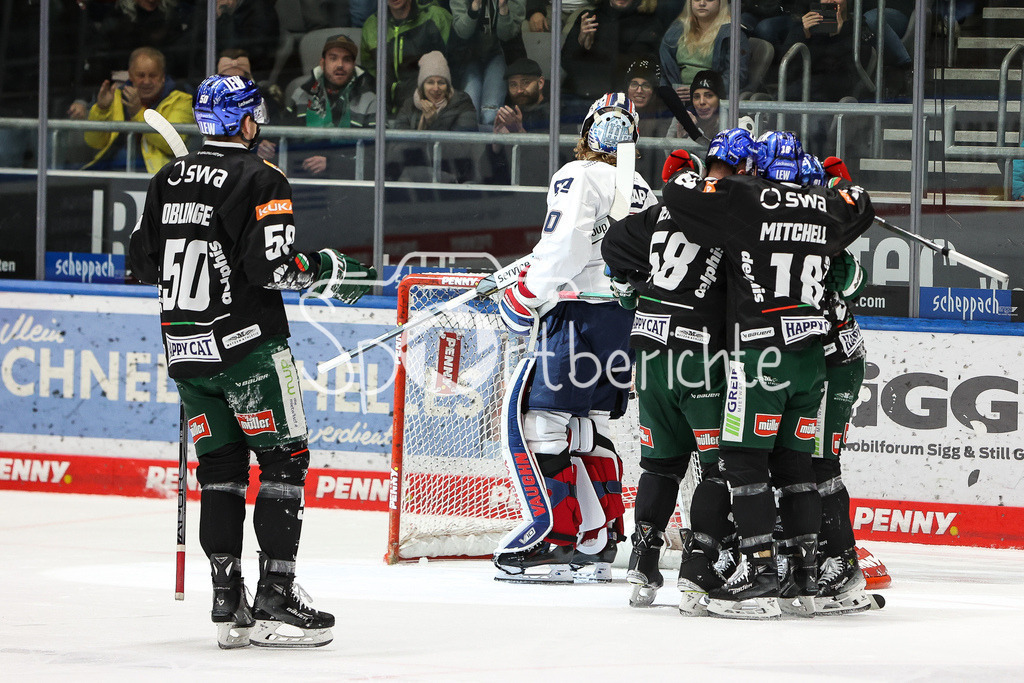 Augsburger Panther - Adler Mannheim | Freude ueber den Ausgleich zum 2-2 durch Mirko SACHER (AEV #12) / Jubel / Treffer / Tor / Torschuetze