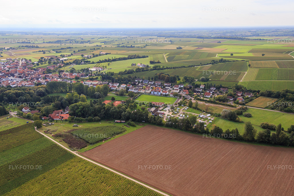 Luftbild: Ortsansicht von Westen im Ortsteil Ingenheim in Billigheim-Ingenheim im Bundesland Rheinland-Pfalz in Deutschland. Foto: IMG_072712.jpg vom 19.09.2014 durch Werner Riehm/FLY-FOTO.deAuflösung des Originals: 5472 x 3648 px