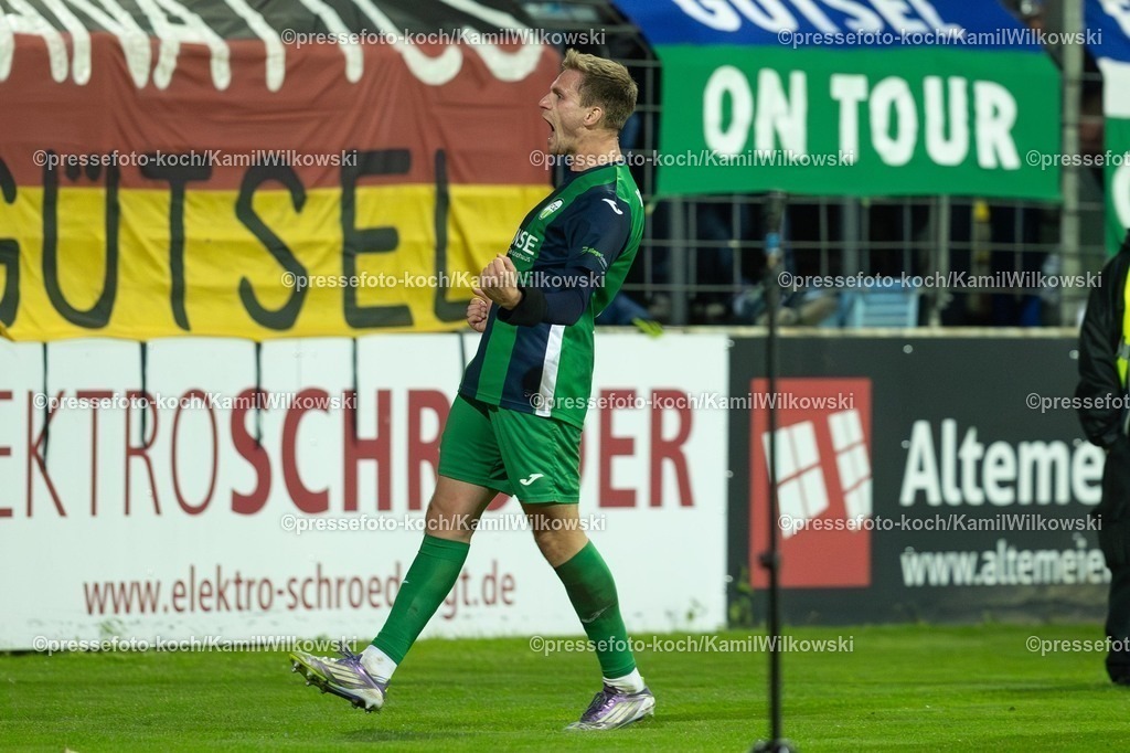 xKWI03102501204 | 03.10.2025, xkwix, Fußball, Regionalliga West, FC Gütersloh - SC Wiedenbrück, Ohlendorf Stadion im Heidewald: Torjubel nach dem Tor zum 1:0 durch Jan-Lukas Liehr (FC Gütersloh #7). 