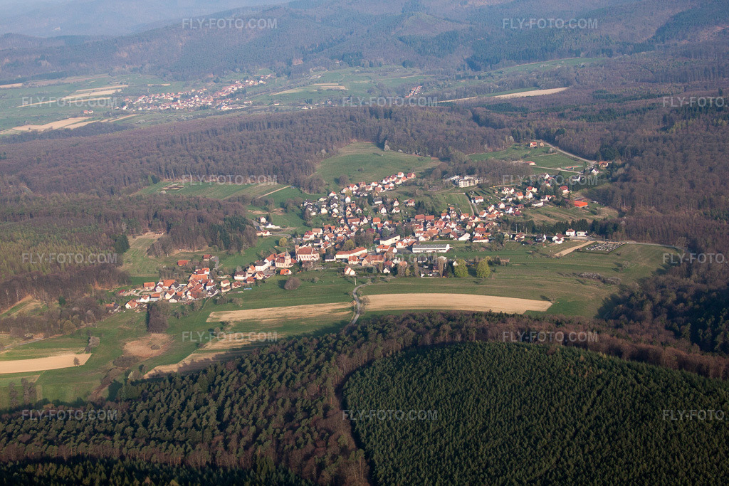 Aerial view: View of the town in Cleebourg in the state Bas-Rhin, France.Photo: IMG_63667.jpg taken on 03/30/2014 by Werner Riehm/FLY-FOTO.comResolution of the original: 4752 x 3168 px