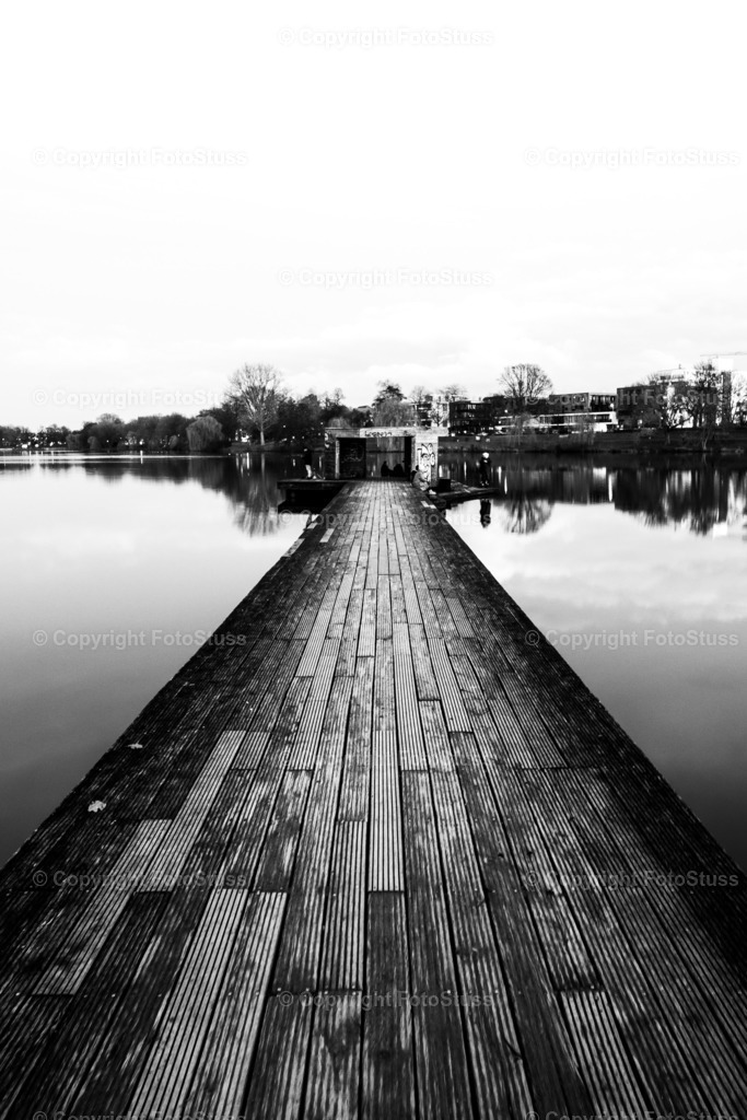 Holzsteg am Aasee Münster | Der beliebte Holzsteg am Aasee in Münster - Realisiert mit Pictrs.com