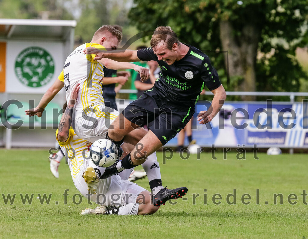 2023-09-17_031_SpVgg_Neuching_gegen_FC_Langenpreising | Neuching, Deutschland, 17.09.2023:
Fußball, A-Klasse 2023 / 2024, 7. Spieltag, SpVgg Neuching gegen SpVgg Langenpreising, Endergebnis: 5:1

Sebastian Michel (SpVgg Langenpreising, #15), Maximilian Hösl (SpVgg Langenpreising, #6), Johannes Graf (SpVgg Neuching, #8)

Foto: Christian Riedel / fotografie-riedel.net