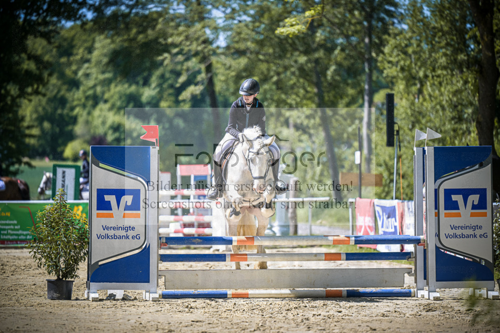 DOS_0455 | Entdecke hochwertige Reitturnierfotos von Foto Oger. Professionell, emotional und authentisch – jetzt Lieblingsmomente im Shop bestellen.Deutschlandweite Turnierfotografie. - Realisiert mit Pictrs.com