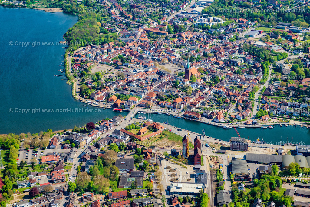 Neustadt_In_Holstein_ELS_5397010524 | NEUSTADT IN HOLSTEIN 01.05.2024 Ortsansicht an der Meeres-Küste der Ostsee in Neustadt in Holstein im Bundesland Schleswig-Holstein. // Townscape on the seacoast of Baltic Sea in Neustadt in Holstein in the state Schleswig-Holstein. Foto: Martin Elsen