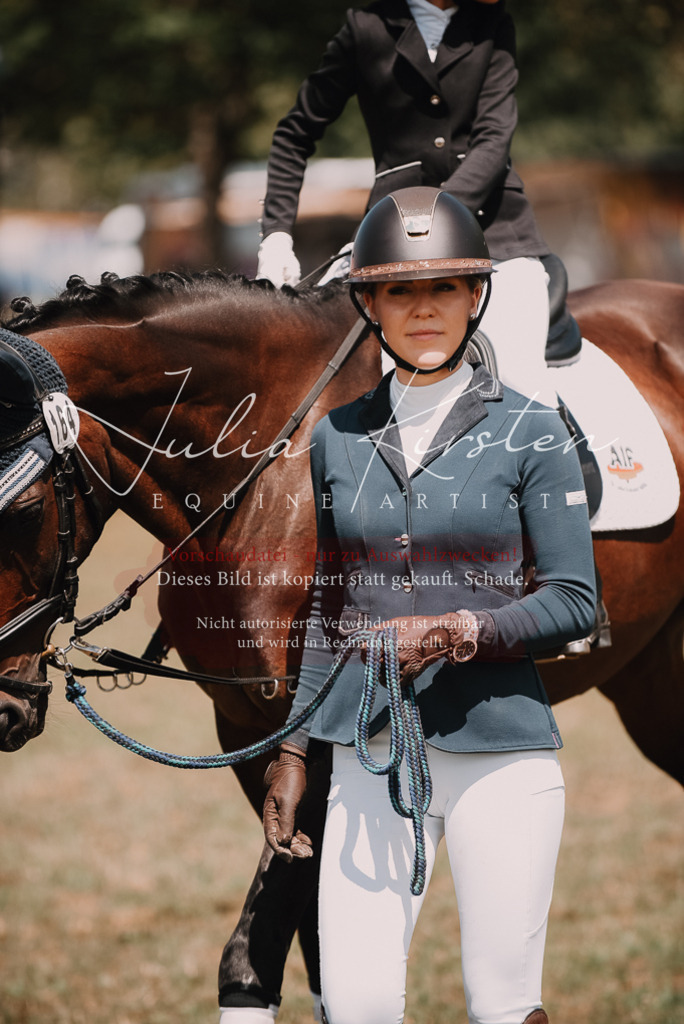 DSC_5958 | Pferde- und Turnierfotografie in Westsachsen. Pferdeportraits, Auftragszeichnungen und intuitive Kunst.