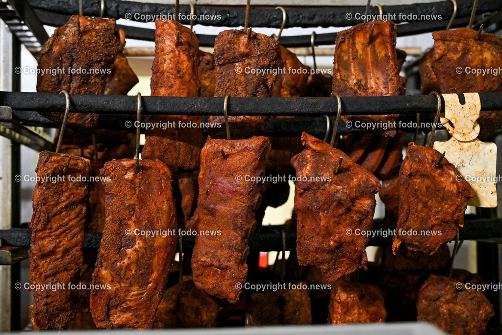 Fleischerei Fischelmaier_ Pabneukirchen_ 03.04.2024-29 | 03.04.2024, Pabneukirchen, AUT, Fleischerei Fischelmaier, im Bild Speck, geraeuchert