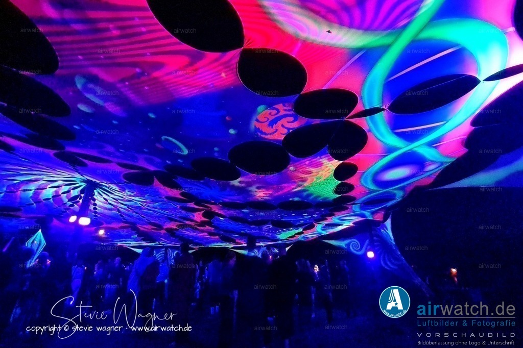 Bachblyten® Festival 2023 | Entdecken Sie atemberaubende Luftbilder und Fotografien auf airwatch.de - Tauchen Sie ein in eine Welt voller faszinierender Aufnahmen aus der Vogelperspektive.