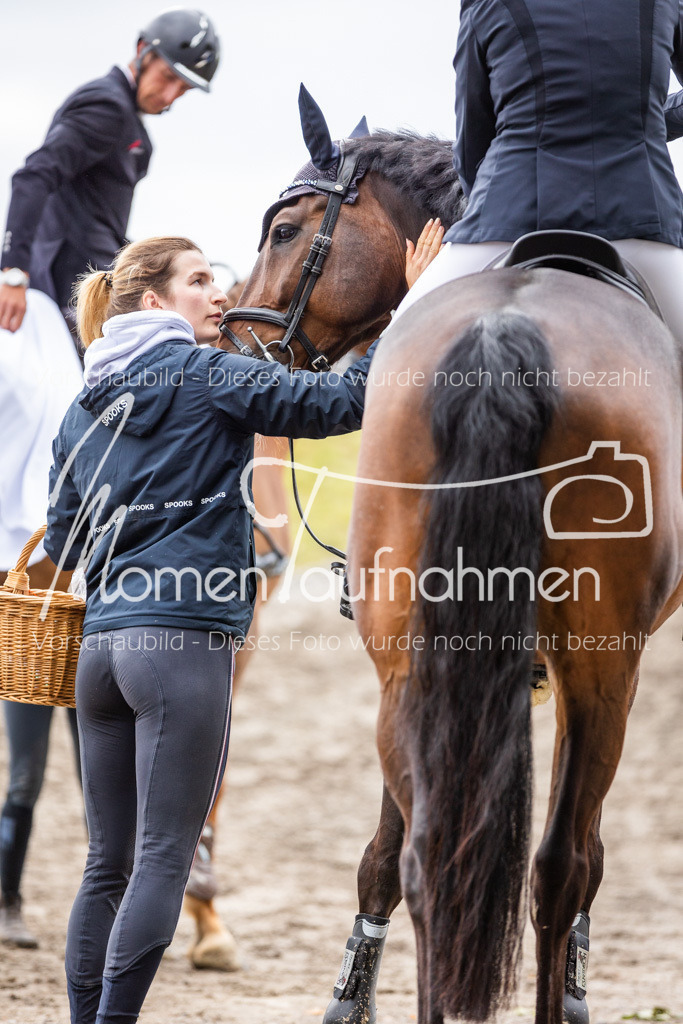 BHO-2PhSpr-M-370 | MomenTaufnahmen Pferdesportfotos