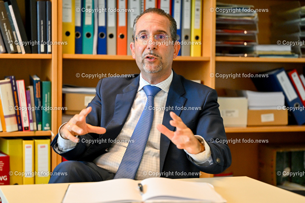 Teodoro Cocca_ JKU Asset Management_ 17.07.2023-25 | 17.07.2022, Johannes Kepler Universität Linz, AUT, Teodoro Cocca, JKU Asset Management,  im Bild Univ.-Prof. Dr. Teodoro Cocca (Stv. Institutsvorstand und Leiter der Abteilung für Asset Management)